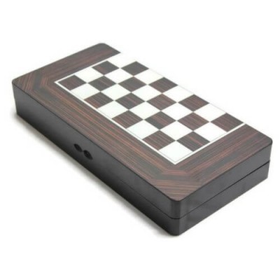 Шах и табла с дървени фигури