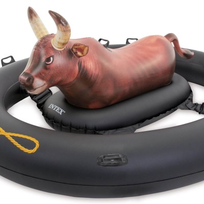 Надуваем бик за водно Родео Intex Inflatabull