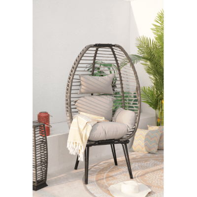 Градински стол с възглавнички