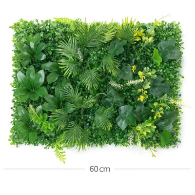 Зелено изкуствено пано с цветни акценти