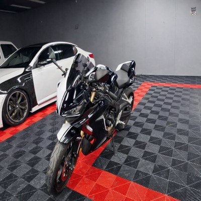 Модулна подова настилка за гаражи, 40*40*1.8см Модулна подова настилка за гаражи, 40*40*1.8см